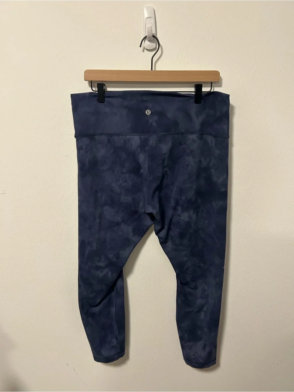 LuluLemon wonder train high-rise right